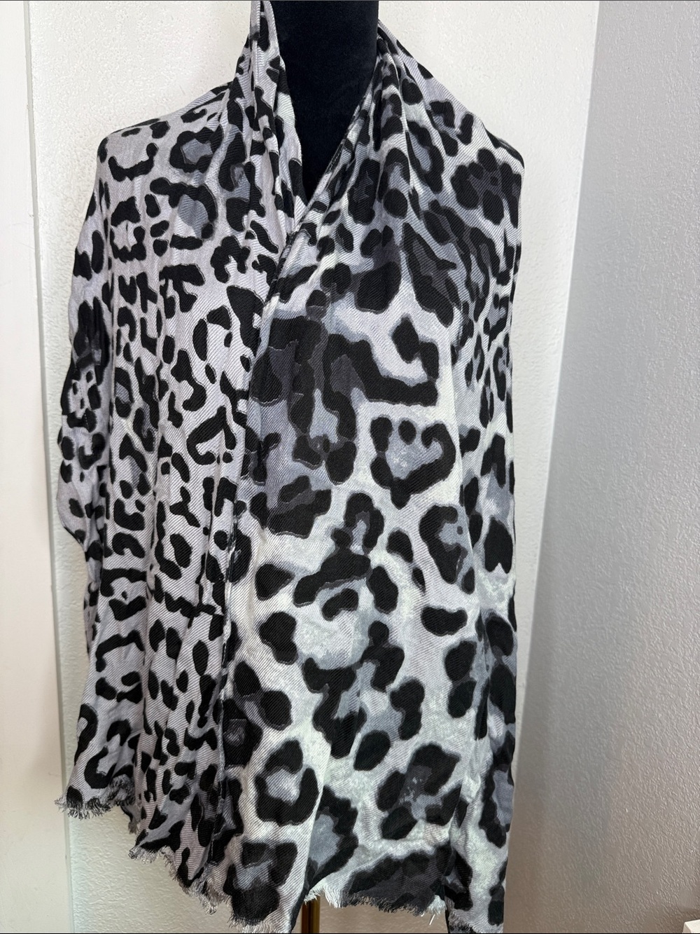 Jones New York Leopard Scarf Gray Black Animal Print Fringe Wrap Shawl Travel